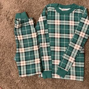 Hanna Andersson unisex, size 10, green, cream, and burgundy pj’s